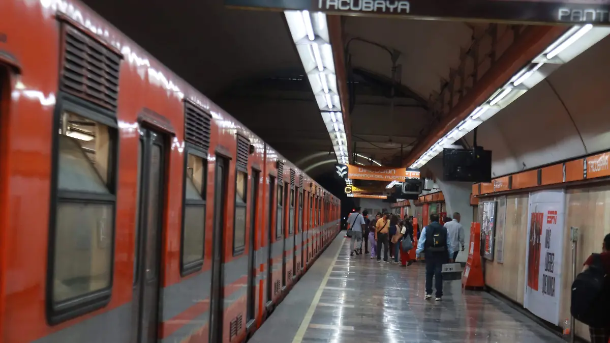 andenes metro tacubaya LUIS BARRERA